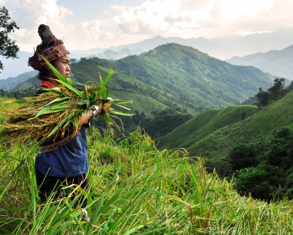 Laos-motorcycle-tour-muang-khua-akha-woman